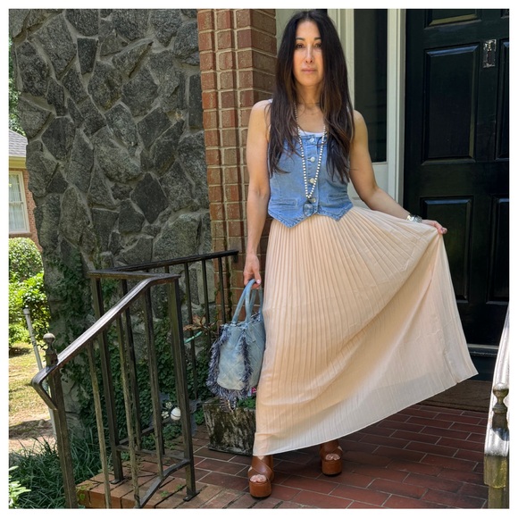 08 WOVEN CHIFFON HIGH WAIST PLEATED MIDI
SKIRT - Picture 2 of 10